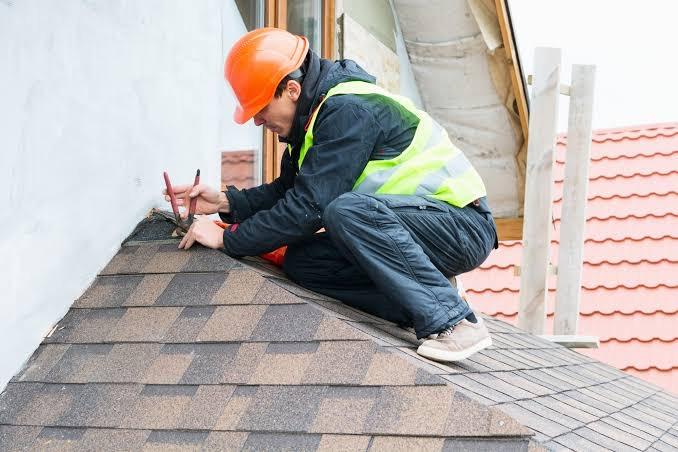 What are the signs that a roof needs restoration 2